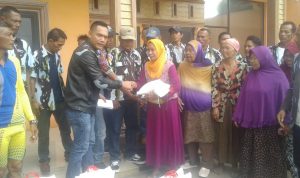 Keluarga Besar Mantan Ketua IPK DPD Sumut Bagikan Sembako kepada Fakir Miskin