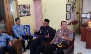 Bersama Kapolres Pelabuhan Belawan, Plt Walikota Medan Hadiri Upacara peringatan Hari Guru ( PGRI) di SMP Negeri 11 Medan 