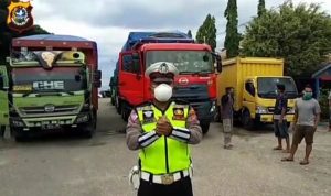 Antisipasi keterlambatan Distribusi, Sat Lantas Polres Kolut kawal kendaraan pembawa sembako