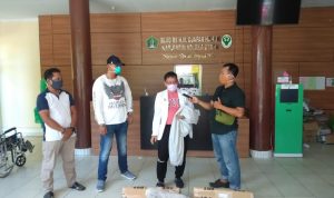 PT Andromeda dan PT EYR Serahkan Puluhan Bantuan APD ke RS Jafar Harus