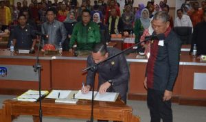 Ketua DPRD Kolaka Pimpin Rapat Paripurna Persetujuan Rancangan Peraturan APBD 2023