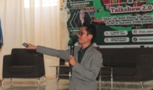 Konten Kreator Rijal Djamal Berikan Edukasi Kewirausahaan di Era Digital Kepada Mahasiswa USN Kolaka