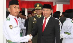 Ketua DPRD Kolaka Hadiri Pengukuhan Pasukan Pengibar Bendera Merah Putih