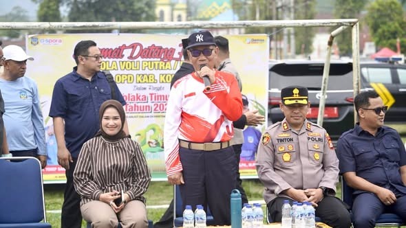 Peringati HUT Ke-13 Koltim, Bupati Buka Turnamen Bola Voli Antar OPD